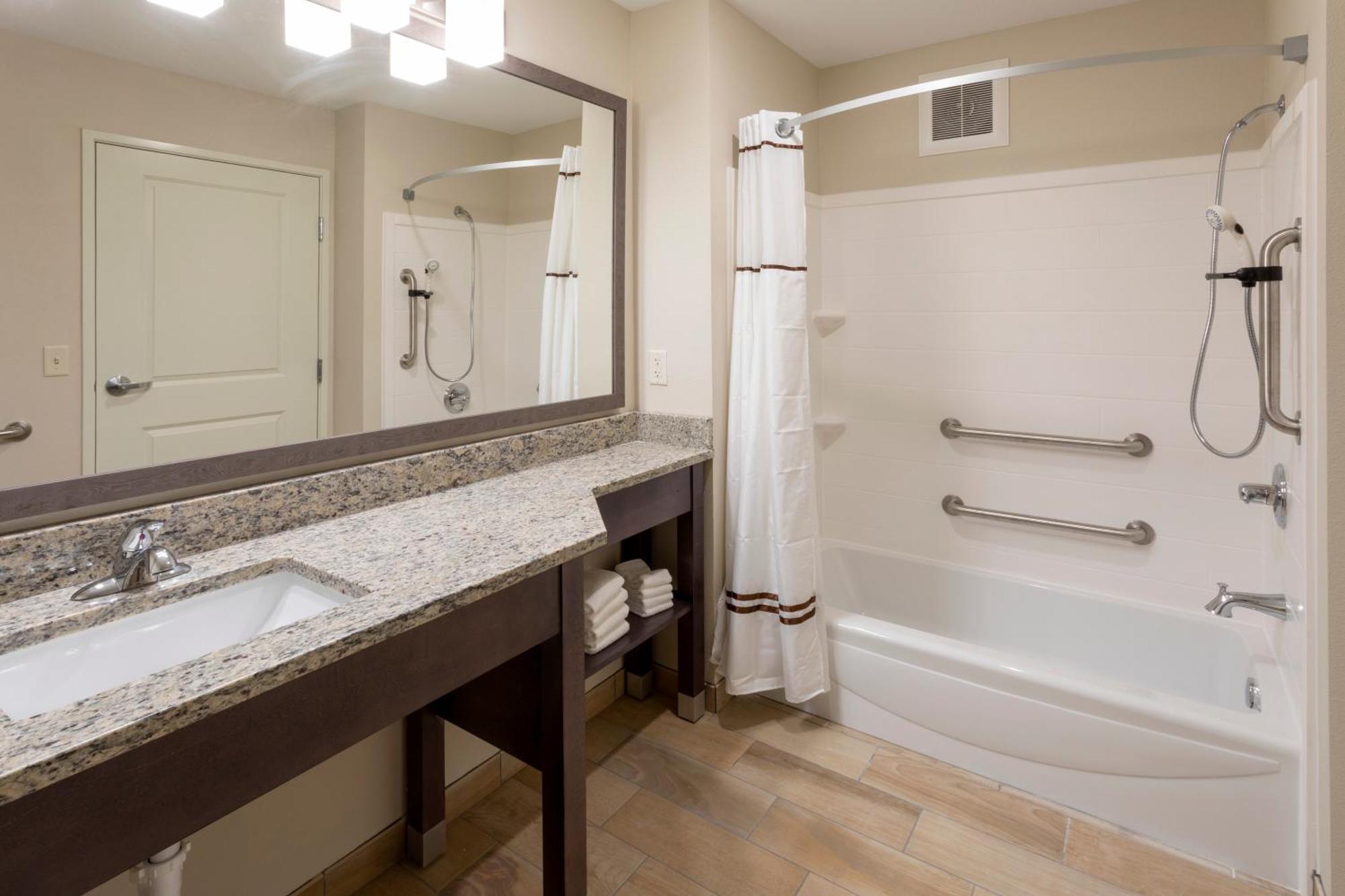 Grandstay Hotel & Suites Rock Valley 객실 사진